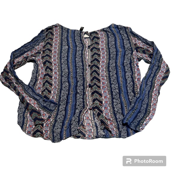 ✨3/$20✨Women’s Divided H&M Long Sleeve Patterned Top - Picture 5 of 6